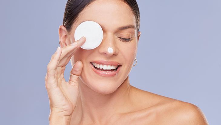 Pahalı ürünlere gerek yok Ilık suyla karıştırıp sürün, doğal cilt törpüsü