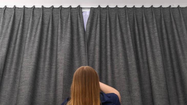 PERDELER YERE DEĞMELİ Mİ