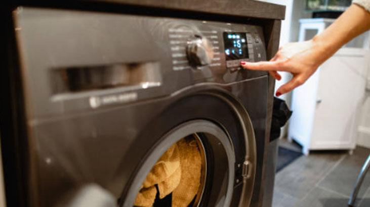 Servise vermeden bir de tıraş köpüğü sürün Çamaşır makinesini yeniliyor