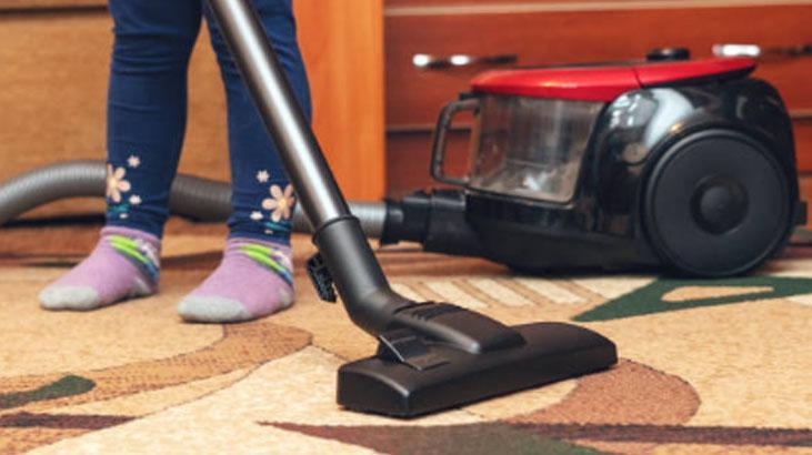 Çekiş gücü biten süpürgeye fırça yeter Bir avuç kir çıkacak, vakumluyor