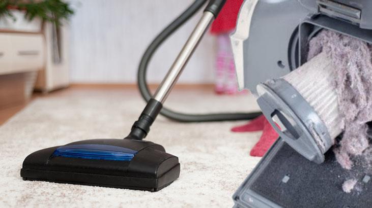 Çekiş gücü biten süpürgeye fırça yeter Bir avuç kir çıkacak, vakumluyor