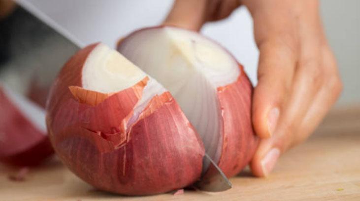 Gözlerden tek damla yaş akmayacak Soğan doğrarken bıçağa azıcık sürün