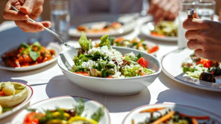 Uzak Şehirin Alyası Sinem Ünsal zayıflık sırrını verdi 20 yıldır ağzına sürmüyor