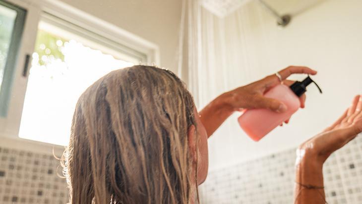 Saçlarınız yaza hazır mı Ferahlatan formül çok basit, maşasız da olur