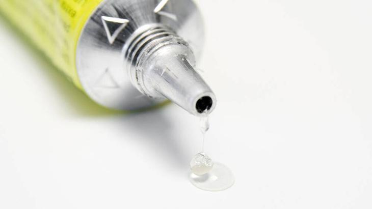 Uhu lekesinden eser kalmıyor Bırakın kurusun, sirke ve buzu görünce tutunamıyor