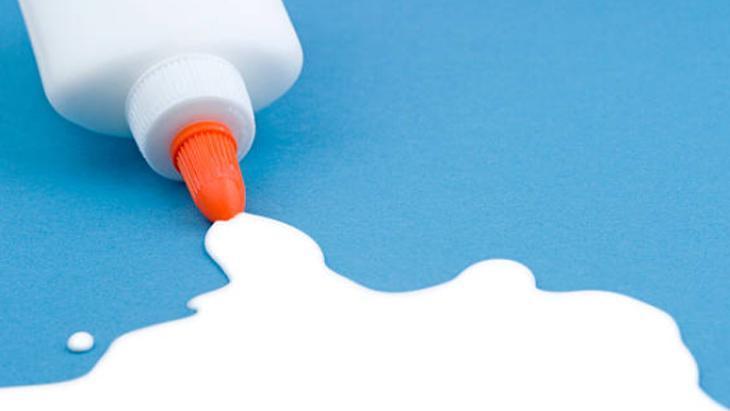 Uhu lekesinden eser kalmıyor Bırakın kurusun, sirke ve buzu görünce tutunamıyor