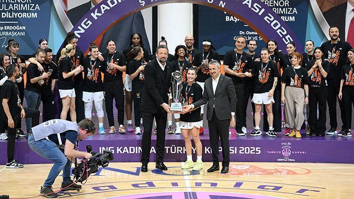ÇBK Mersinin şampiyonluk kutlamasından kareler