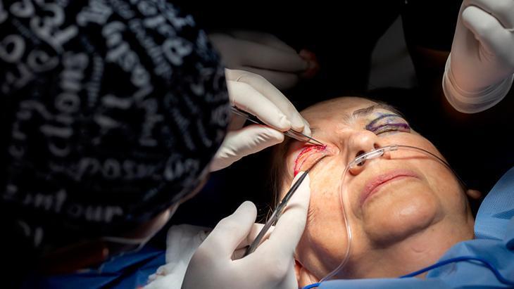 Genç görünme baskısı, kaygı ve depresyonu tetikleyebiliyor