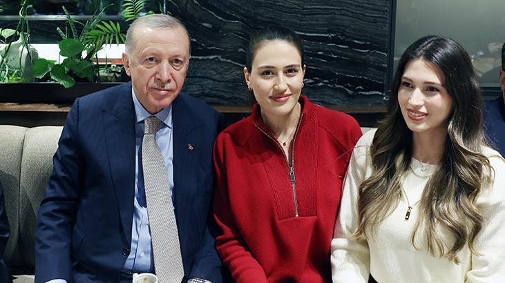 Cumhurbaşkanı Erdoğan kafede vatandaşlarla sohbet etti çocukları sevdi Cumhurbaşkanı Erdoğan kafede vatandaşlarla sohbet etti çocukları sevdi