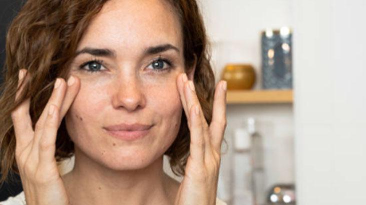 Sivilce ve akne ilk sürüşte sönüyor Vazeline 1 kaşık ekleyin, peeling etkisi