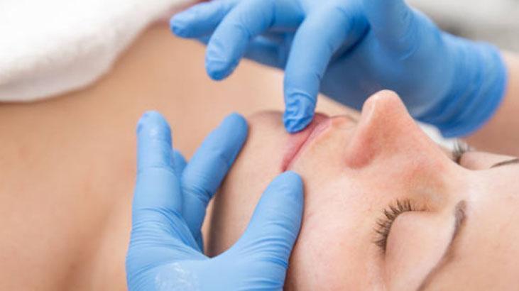 Sivilce ve akne ilk sürüşte sönüyor Vazeline 1 kaşık ekleyin, peeling etkisi