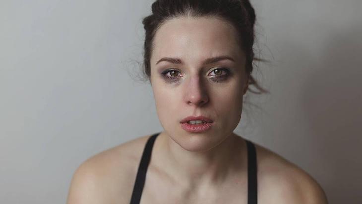 Ağlamaktan şişen gözler anında sönecek İyi hissettiren kafein devrede