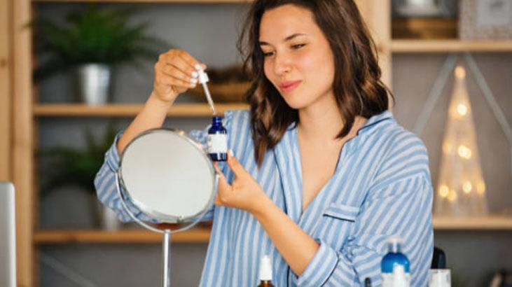 Peş peşe kullanınca cildi yakan ikili Retinolle karıştırmayın, tek yolu var