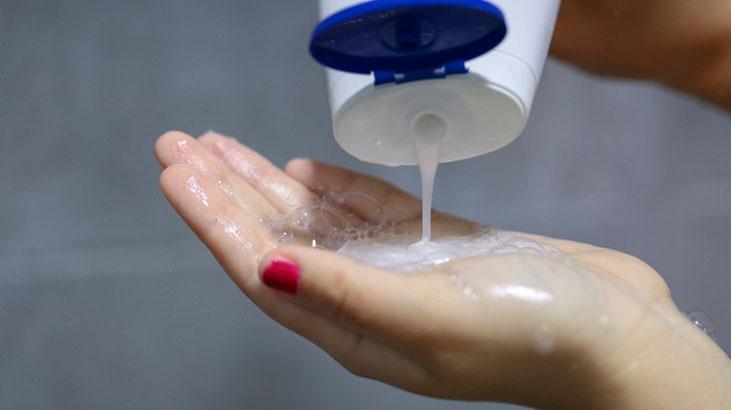 Herkes bu hataları yapıyor Şampuanı önce avuç içinde köpürtün
