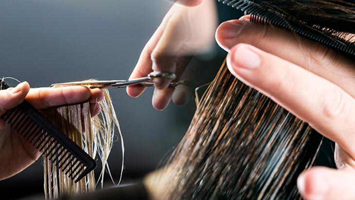 Saç kırıklarını onarıyor Sadece tek ürünle sağlıklı saçlar