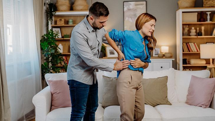 2- Bel fıtığı sadece aşırı ağır kaldırmakla olur: YANLIŞ