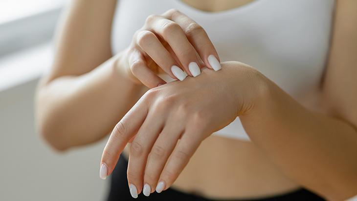 Kaşıntıyı şıp diye alıyor 15 dakika bekletip durulayın, eller ferahlayacak