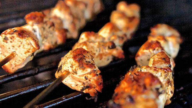 Tavuğun beyaz çizgileri varsa atmayın Sebebi bozulma değil, yağmış