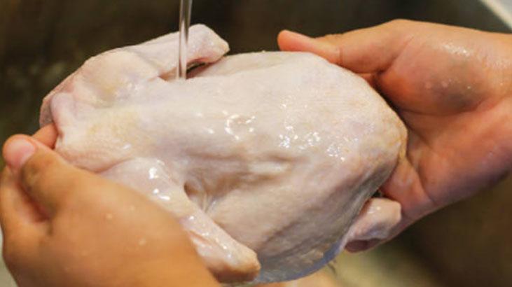 Tavuğun beyaz çizgileri varsa atmayın Sebebi bozulma değil, yağmış