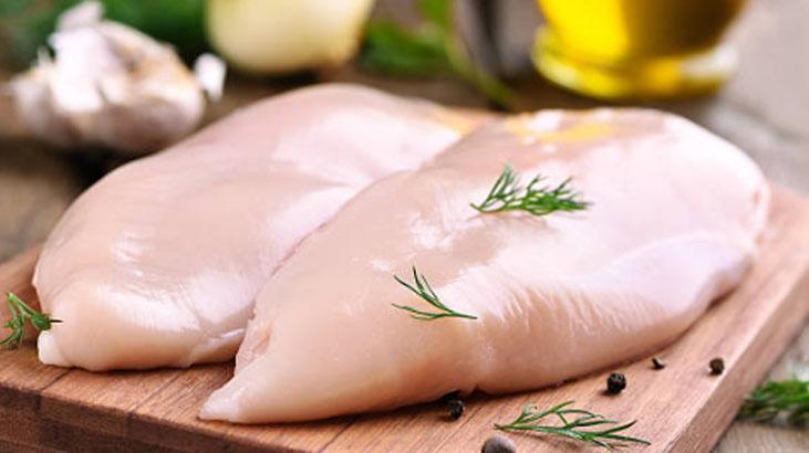 Tavuğun beyaz çizgileri varsa atmayın Sebebi bozulma değil, yağmış