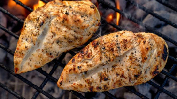 Tavuğun beyaz çizgileri varsa atmayın Sebebi bozulma değil, yağmış