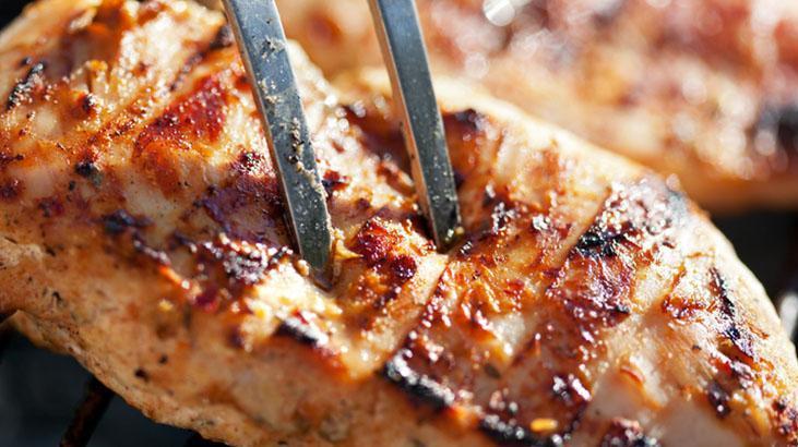 Tavuğun beyaz çizgileri varsa atmayın Sebebi bozulma değil, yağmış