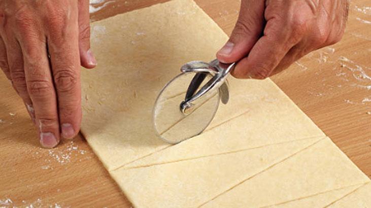 Bayram kahvaltısının yıldızı olacak Milföy tost gibisi yok, pratik ve lezzetli