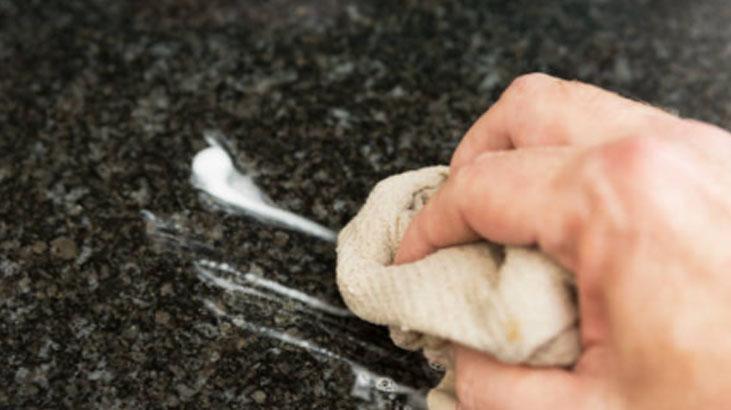 Mermer tezgahlar artık kaymak gibi Yapışan yağların hakkından geliyor, 0 zarar