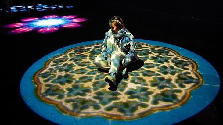 İran’ın başkenti Tahran’da “Işık Festivali” düzenlendi