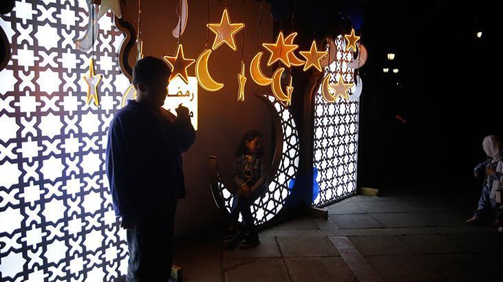 İran’ın başkenti Tahran’da “Işık Festivali” düzenlendi