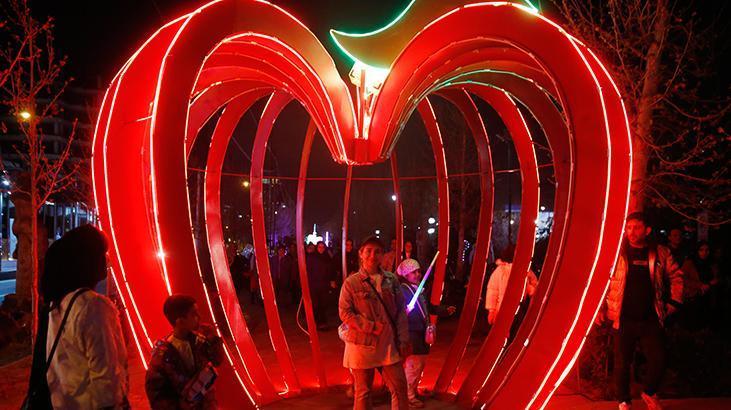 İran’ın başkenti Tahran’da “Işık Festivali” düzenlendi