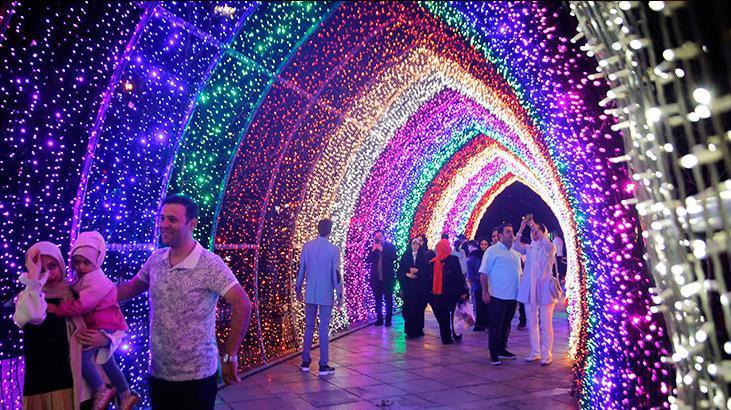 İran’ın başkenti Tahran’da “Işık Festivali” düzenlendi