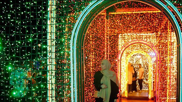 İran’ın başkenti Tahran’da “Işık Festivali” düzenlendi