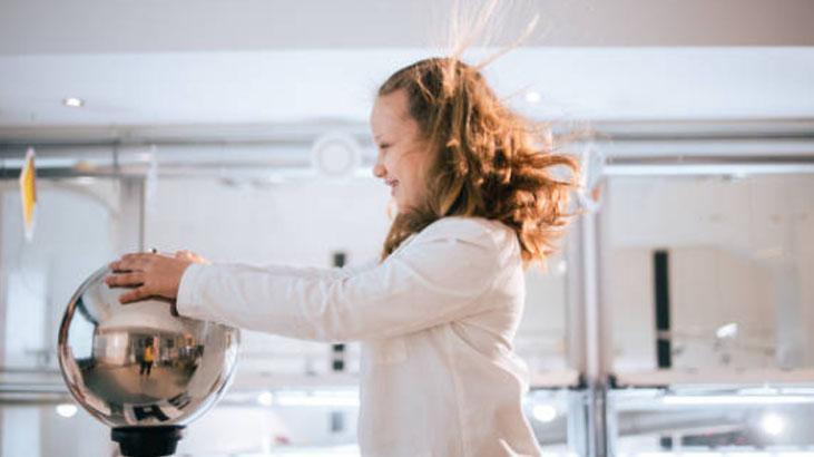 Dokununca elektrik çarpıyorsa çözüm metalde Ayakkabıyı böyle değiştirin