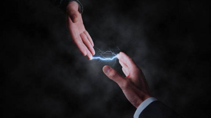 Dokununca elektrik çarpıyorsa çözüm metalde Ayakkabıyı böyle değiştirin