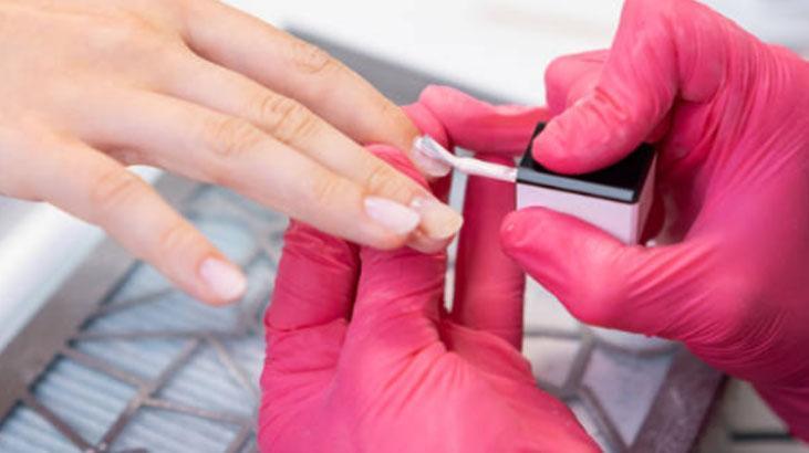 Kuaförde vakit kaybettirmiyor Sabun tırnak gibisi yok, uzatmayı rafa kaldırdı