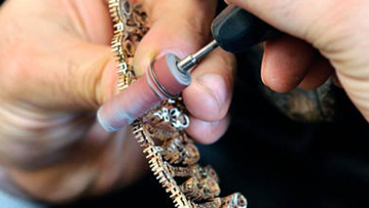 ALTIN NEDEN PİSLENİR