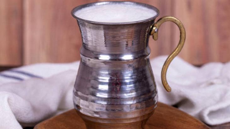 Bakır bardakta ayran lıkır lıkır gidiyor Meğer sızıyormuş, kaplama şart Bakır bardakta ayran lıkır lıkır gidiyor Meğer sızıyormuş, kaplama şart