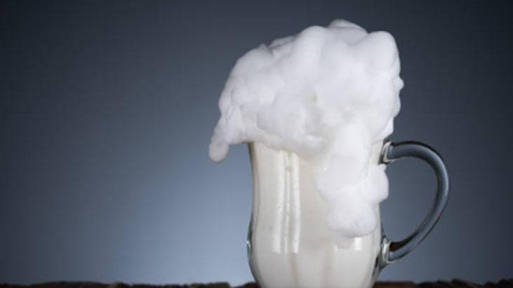 Bakır bardakta ayran lıkır lıkır gidiyor Meğer sızıyormuş, kaplama şart Bakır bardakta ayran lıkır lıkır gidiyor Meğer sızıyormuş, kaplama şart