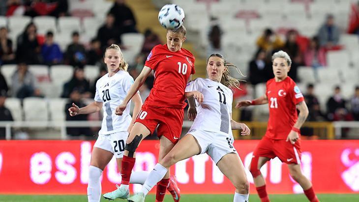 Türkiye - Slovenya maçından kareler