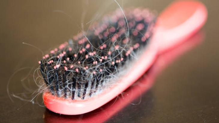 Tarakta biriken tozu kiri affetmiyor 10 dakika bekletin, yeni gibi olacak