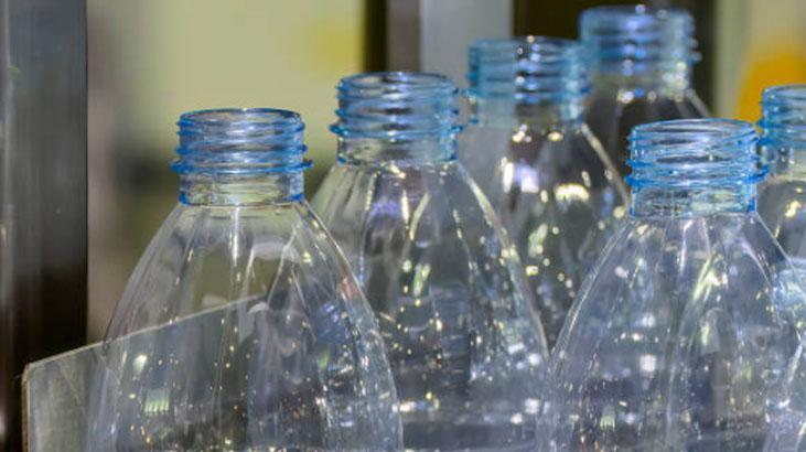 Pet şişeyle sarma sarmak artık çok kolay Yaprağı ucuna koyun, kendiliğinden oluyor