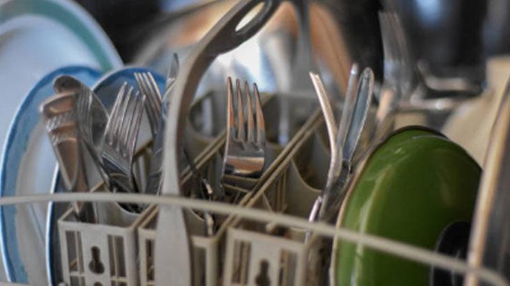 Makineden çıkan bulaşıkta su lekesine son Top yapıp atın, parlatıcıdan etkili