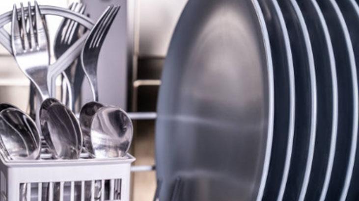 Makineden çıkan bulaşıkta su lekesine son Top yapıp atın, parlatıcıdan etkili