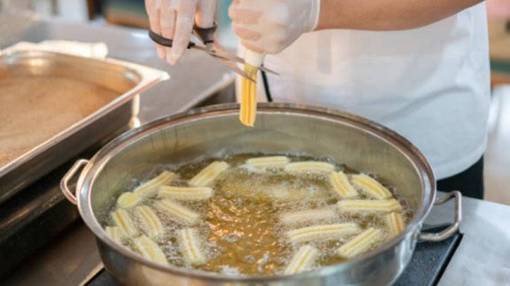 Ağızda dağılıyor, dışı kıtır içi yumuşacık 30 yıllık ustadan gerçek tulumba tarifi Ağızda dağılıyor, dışı kıtır içi yumuşacık 30 yıllık ustadan gerçek tulumba tarifi