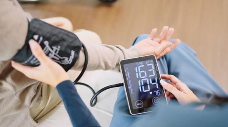 Tansiyonu hep yanlış ölçmüş olabilirsiniz Sol kol mühim değil, bu hataya dikkat