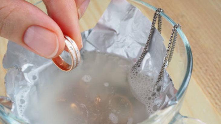 Tektaşınız ilk günkü gibi parlasın Kuyumcuya hiç gerek yok, evde halloluyor