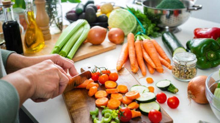 Sebzeyi böyle pişiren farkı anlıyor Ünlü şeflerin sır gibi sakladığı sap tüyosu