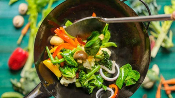 Sebzeyi böyle pişiren farkı anlıyor Ünlü şeflerin sır gibi sakladığı sap tüyosu