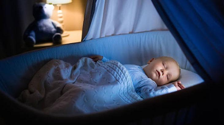 Bebeklere doğru uyku alışkanlığı kazandırmak için ne yapabiliriz